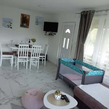 Vikendica Bambi - * Vrdnik